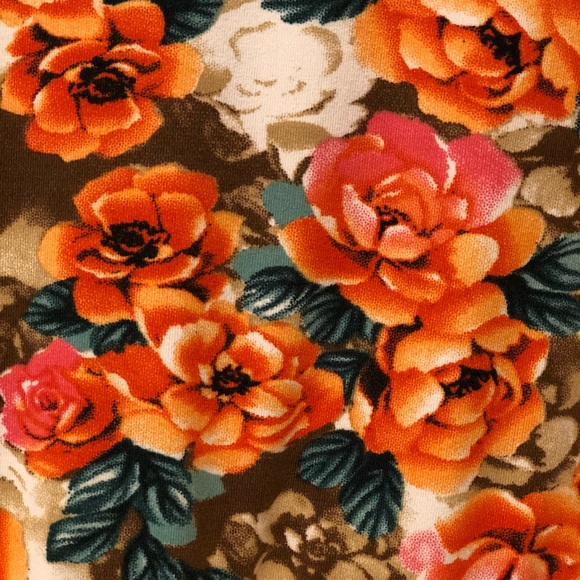 Boutique dress & necklace - Picture 5 of 7